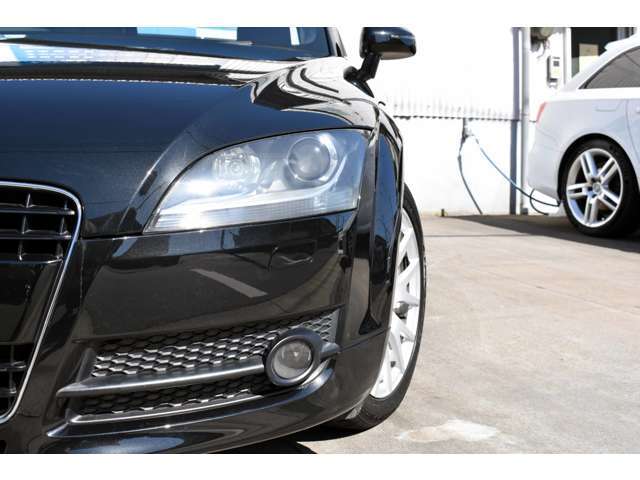 ヘッドライトはHIDヘッドライトが搭載されておりますので、夜間走行時、周りからの発見率も上がりますので、安全性UPにもつながります！！☆当店はカーセンサーアフター保証取扱店でございます☆