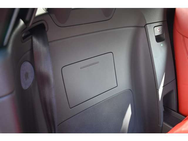 左右とも収納スペースがあります！