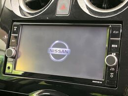 【純正ナビ】人気の純正ナビを装備。オーディオ機能も充実しており、Bluetooth接続すればお持ちのスマホやMP3プレイヤーの音楽を再生可能！毎日の運転がさらに楽しくなります！！
