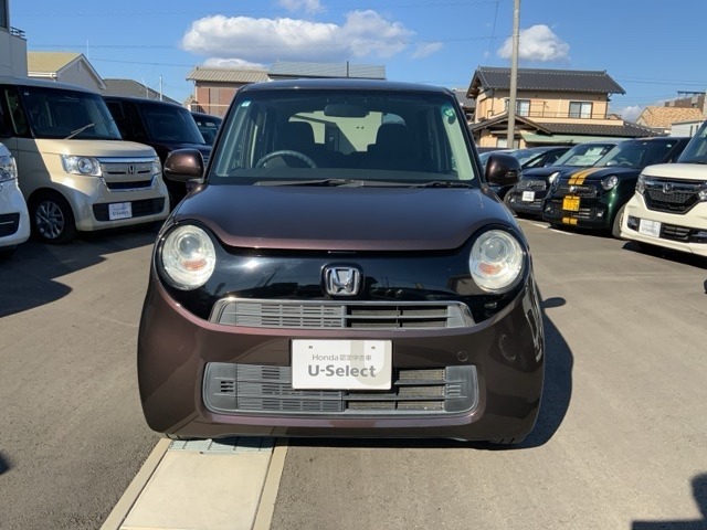 当社の車両には『安心して車選びをしていただくために』お支払い総額を表示しております。税金、自賠責保険料、登録費用、リサイクル料金が含まれており、県内登録及び届出で店頭納車の場合になります。