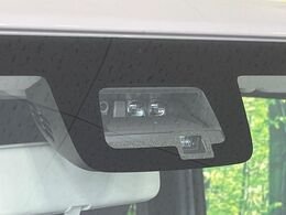 【スズキ　セーフティサポート】走行中に前方の車両等を認識し、衝突しそうな時は警報とブレーキで衝突回避と被害軽減をアシスト。より安全にドライブをお楽しみいただけます。