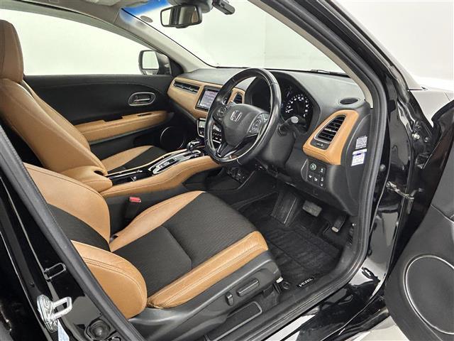 【運転席】座り心地が良いシートなので長時間の運転でも快適にお過ごしいただけます。新品のフロアマットのご注文も可能です。掲載箇所以外にご希望の写真がございましたらお気軽にお問い合わせ下さい。