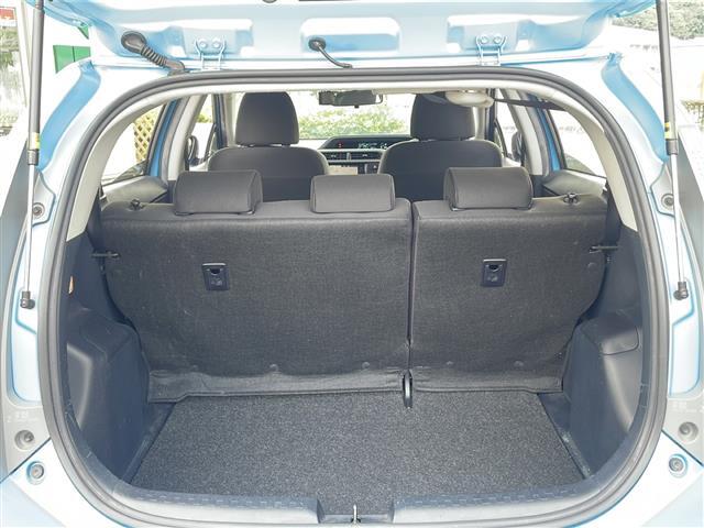 【トランク】積み込みやすくて、たっぷり積める荷室です。シートアレンジできるものは、乗車人数と荷物の量や大きさによってシートを動かすことができるので、より快適なドライブが可能です！