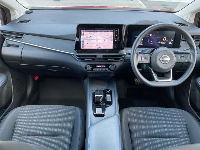 前席内装の全体像です。是非実車をご覧にお越し頂き実際にお座りください。