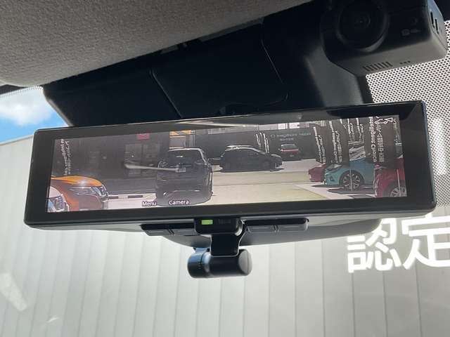 【インテリジェントルームミラー】　車両後方のカメラ映像がミラーに映るので、乗員や荷物が多くても安心♪夜間や悪天候の日でもクリアな映像で視界良好です◎
