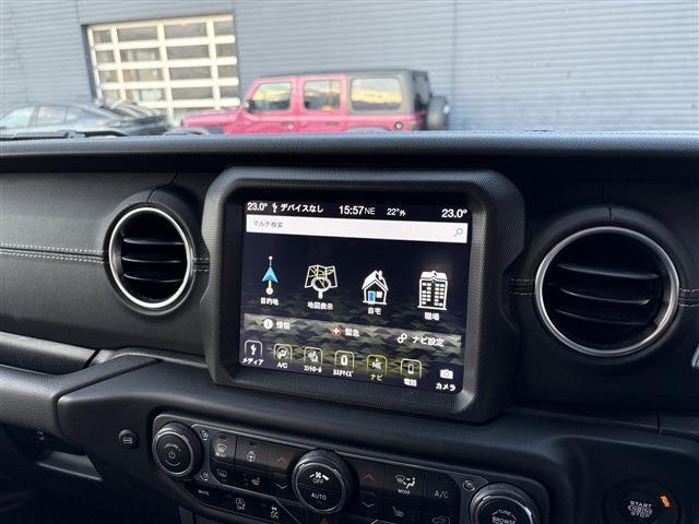 アップルカープレイとアンドロイドオートも対応のモニターになっております。もちろんバックカメラも装備されております。