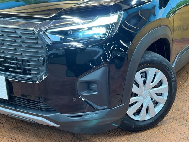 【LEDヘッドライト】悪天候や夜間走行時も良好な視界を確保し安心して運転できる高輝度LEDヘッドライトを装備！点灯速度が早く、消費電力も抑えられています。
