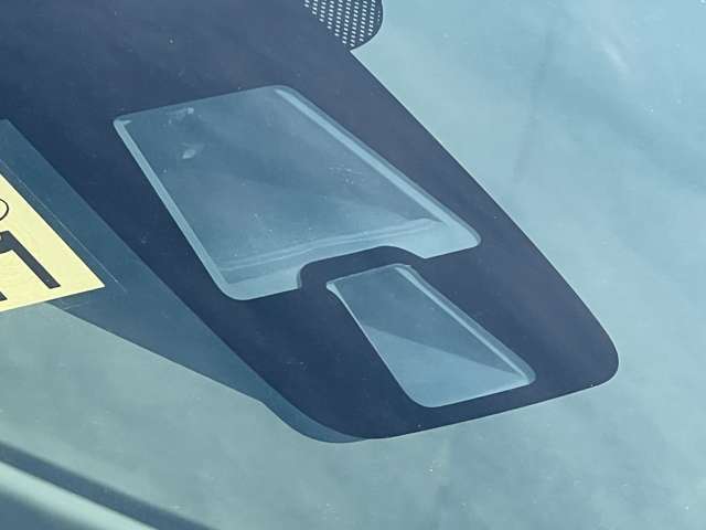【ドライブレコーダー】映像・音声などの運転中の記録を残します。事故などを起こした起こされた時の証拠になりえますので、もしも時でも安心ですね。