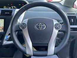 【ハンドル】軽い力で扱いやすいハンドルです。目立つ傷やスレなどなく綺麗な状態です！除菌プランいれていただくとさらに快適に！清潔なお車はお子様にも安心ですね！