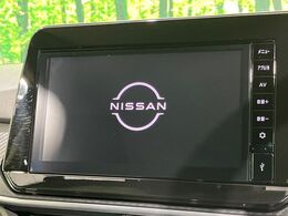 【ディスプレイオーディオ】お持ちのスマホやMP3プレイヤーとの無線接続で音楽再生が可能！コードで繋ぐわずらわしさも無く、手軽にお気に入りの音楽を楽しめます。