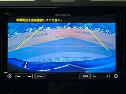 【バックカメラ】駐車時に後方がリアルタイム映像で確認できます。大型商業施設や立体駐車場での駐車時や、夜間のバック時に大活躍！運転スキルに関わらず、今や必須となった装備のひとつです！