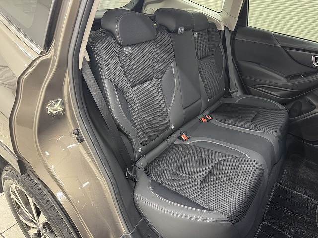 セカンドシートは大人二人が乗っても十分なスペースが確保されております。各種「室内除菌抗菌コーティング」「室内クリーニングはいかがでしょうか