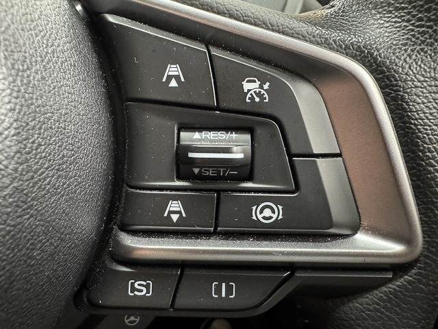 【レーダークルーズコントロール】快適な高速クルージングを可能にする「クルーズコントロール」。