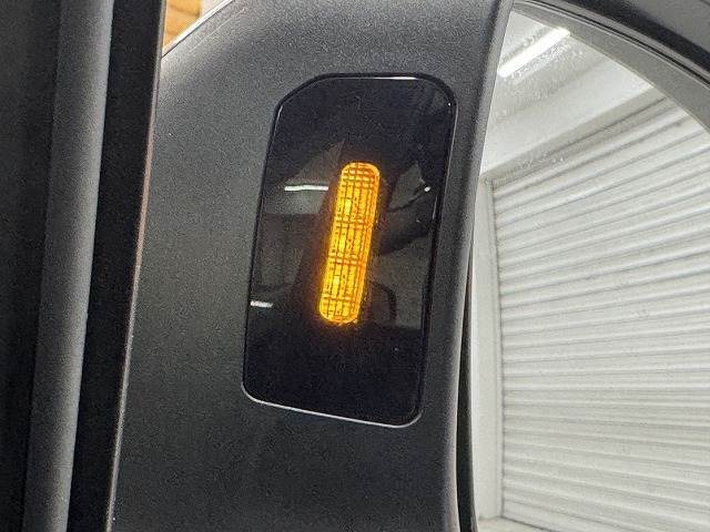 【ブラインドスポットモニター】ブラインドスポットモニター搭載で後方から接近する車両にも簡単に気づけます。