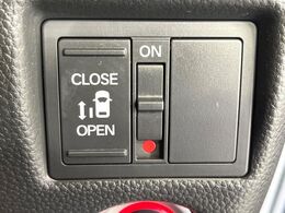 【パワースライドドア】スマートキーや運転席のスイッチでスライドドアの開閉が可能♪電動だから力を入れてドアを開ける必要が無く、小さいお子様でも、重い荷物を持っている時もラクに開け閉めできます♪