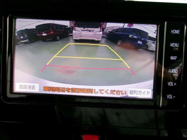 【バックモニター】バックカメラが装着されています。車庫入れが苦手な方もこれがあれば安心ですね