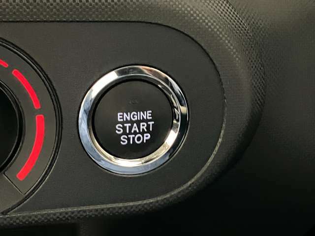 あとはブレーキを踏んだ状態でボタンを押すだけで、カバンやポケットに入れていてもエンジンスタート！便利な機能です。