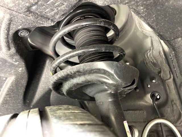 お車を安心してお乗りいただく為には、足回りの定期点検が欠かせません。サービスサポート（有償保証）では無料点検もご提供しており、安心のカーライフをお過ごしいただけるサポート体制が整っています。