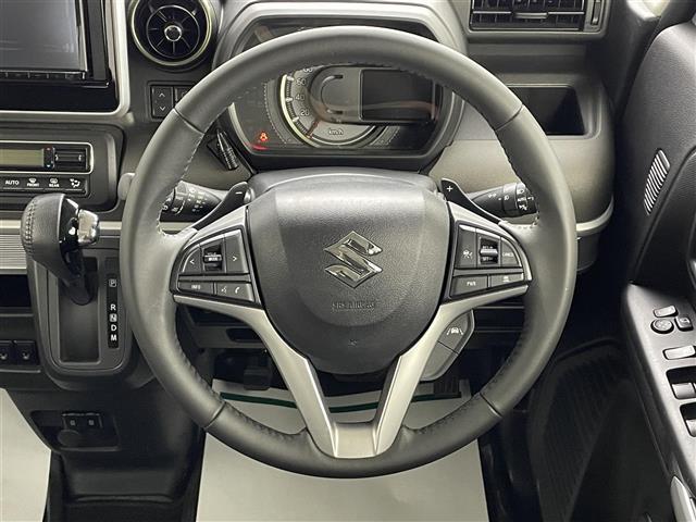 【ステアリング】軽い力で扱いやすいハンドルです。目立つ傷やスレなどなく綺麗な状態です！除菌プランいれていただくとさらに快適に！清潔なお車はお子様にも安心ですね！