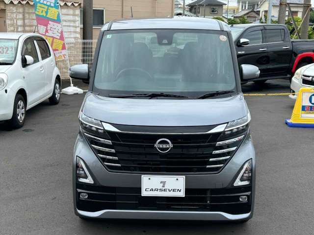 少し上からのフロントビュー。