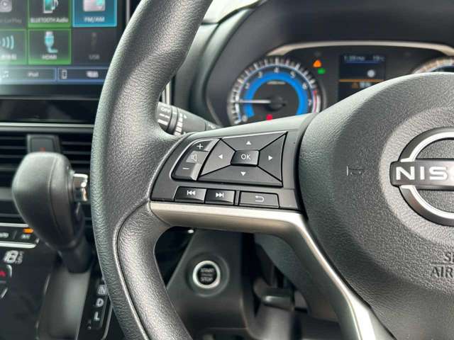 運転中、前方から目線をそらすことなく、オーディオ等の操作が可能な便利機能！安心＆快適なドライブを演出してくれます。