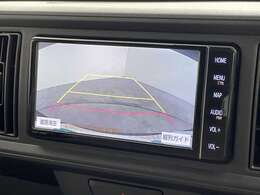 【バックモニター】後ろのカメラの映像がモニターに映し出されるので、後方の見えない死角や、障害物との距離感などもしっかり安全確認することができます！