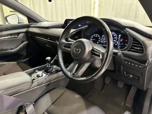 当店のこだわりはズバリ「価格」です。車両仕入れにとことんこだわり、良質な車両を安く取り揃えております。