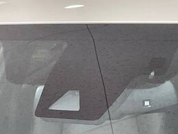 【トヨタセーフティセンス】走行中に前方の車両等を認識し、衝突しそうな時は警報とブレーキで衝突回避と被害軽減をアシスト。より安全にドライブをお楽しみいただけます。