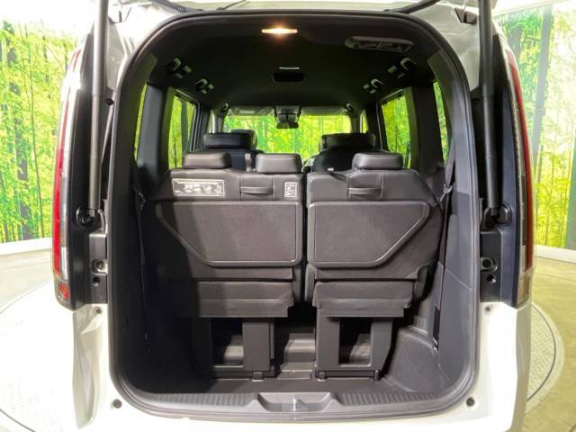 積み下ろしのしやすいデッキにはたっぷりと荷物を積み込んでいただけます。遊びから仕事まで、様々なシーンで頼れます♪