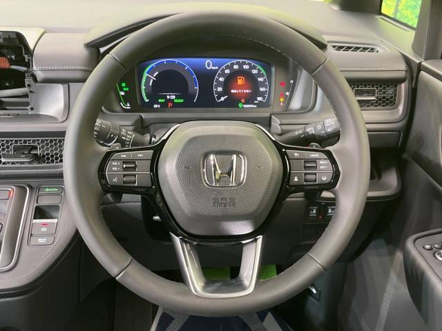 【純正革巻きステアリング】上質な革を使用することで、手にしっかり馴染みとても運転しやすいハンドルです♪