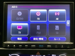 ワイド画面のナビゲーションはフルセグTV、インターナビ対応のGathers純正メモリーナビを搭載しています。Bluetoothオーディオ機能がありますので、スマートフォンなどの音楽も再生できます。