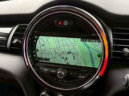 先進のBMW　タッチパッド付きi-driveとほぼ同性能のHDDナビゲーションになります。USBインターフェースやブルートゥースオーディオなど様々な先進機能をお楽しみいただけます。