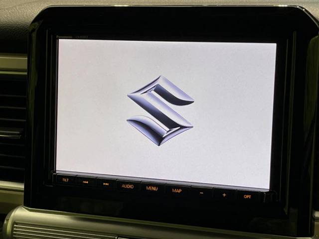 【純正8型ナビ】人気の純正ナビを装備。オーディオ機能も充実しており、Bluetooth接続すればお持ちのスマホやMP3プレイヤーの音楽を再生可能！毎日の運転がさらに楽しくなります！！