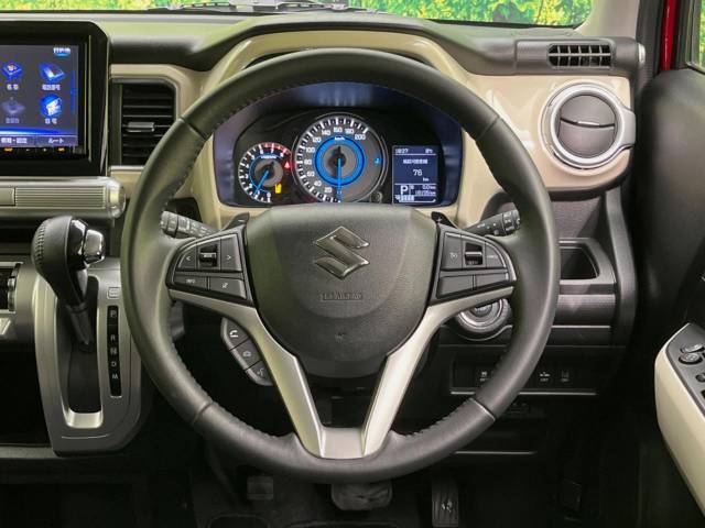 【純正革巻きステアリング】上質な革を使用することで、手にしっかり馴染みとても運転しやすいハンドルです♪