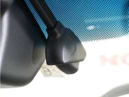 ◆ドライブレコーダー◆映像・音声などを記録する自動車用の装置です。　もしもの事故の際の記録はもちろん、旅行の際の思い出としてドライブの映像を楽しむことができます。