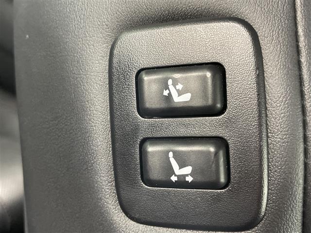 【衝突軽減ブレーキ】衝突するおそれが高い場合、音と光で注意して強いブレーキングを行い、衝突回避・被害軽減を支援します。機能には限界があるためご注意ください。