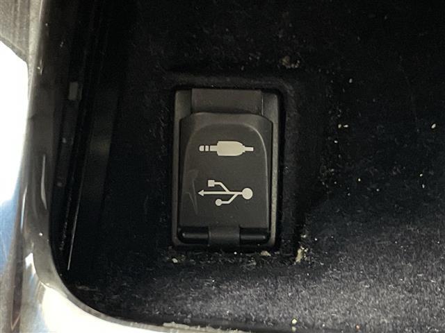 【AC100V/AC100W】電化製品などの電子機器をコンセントに繋いで使用することが可能です！！キャンプなどのアウトドア時に非常に便利です♪