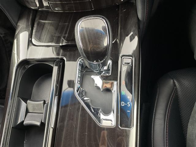 【シフトレバー】シフトも操作しやすく快適なドライブを楽しんでいただけます！