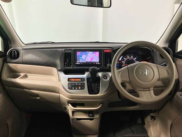 メーターやシフト、スイッチ位置など運転席まわりの配置はしっくりいきたいものですね！まずは座ってチェックしてみて下さい♪