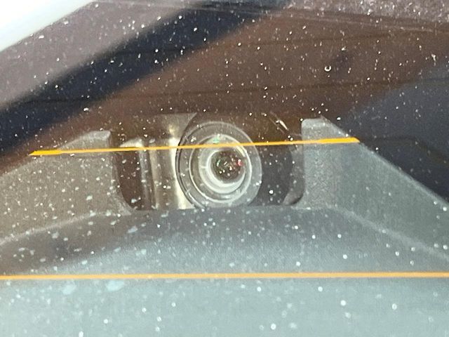 【トヨタセーフティセンス】走行中に前方の車両等を認識し、衝突しそうな時は警報とブレーキで衝突回避と被害軽減をアシスト。より安全にドライブをお楽しみいただけます。