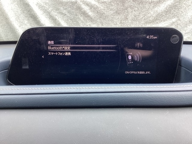 Apple Carplay・Android Auto対応　マツダ コネクト（コマンダーコントロール）でスマートフォンを操作して、通話、音楽を聴いたり、マップで目的地を調べることができます。