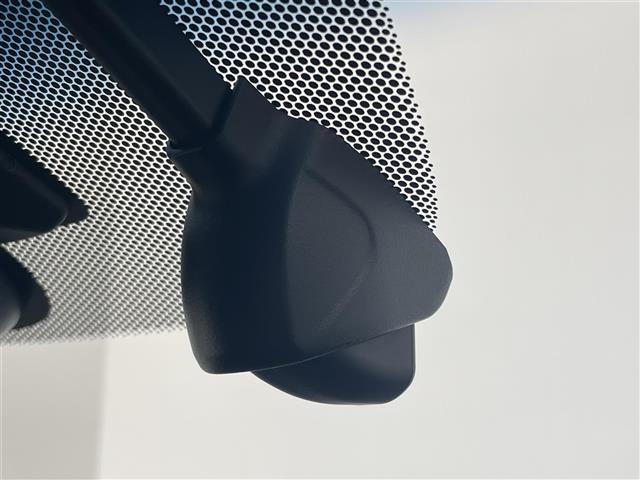 【ドライブレコーダー】映像・音声などの運転中の記録を残します。事故などを起こした起こされた時の証拠になりえますので、もしも時でも安心ですね。