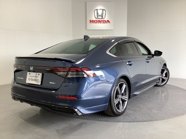 【Honda認定中古車 U-Select】　は3つの安心をお約束します。　1　Hondaのプロが整備した安心。 2　第三者機関がチェックした安心。　3　購入後もHondaが保証する安心。