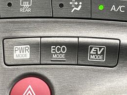 【ドライブモードスイッチ】コンフォートな乗り味からスポーティな乗り味までスイッチ一つで切り替え可能。シーンや気分に合わせたモードを選べば、いつものドライブがより一層楽しくなります♪