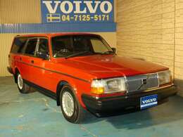 走行少なめの240エステート入庫いたしました。内外装良好でお探しの方におススメです。