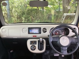 フロントガラスが大きく、ワイドな視界で運転もしやすくなるように、設計されています。