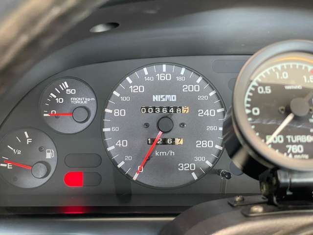 513kmの際、現在のNISMOメーターへ交換されております。交換記録簿も保管されております。