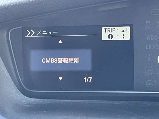 ◆【衝突軽減ブレーキ（CMBS）】衝突するおそれが高い場合、音と光で注意して強いブレーキングを行い、衝突回避・被害軽減を支援します。機能には限界があるためご注意ください。