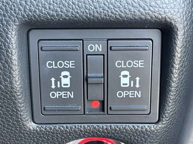 ◆【両側パワースライドドア】小さなお子さまでもボタン一つで乗り降りラクラクです！両手に荷物を抱えている状態でもボタンを押せば自動で開閉するので、お買い物やお出かけの際にはとっても重宝します！