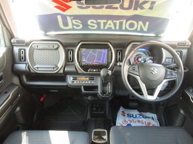 遊び心あるインパネまわり☆扱いやすく小物もすっきり！多彩な収納スペースも魅力♪